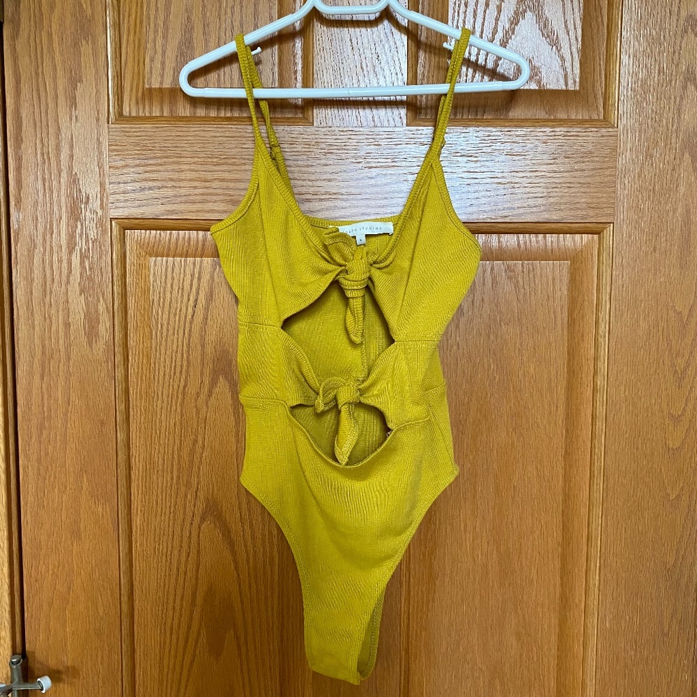Tie Front Body Suit- Size Small
